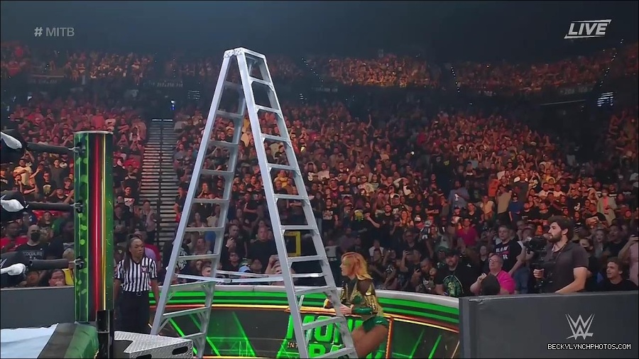WWE_Money_In_The_Bank_2022_720p_WEB_h264-HEEL_mp4_001514987.jpg