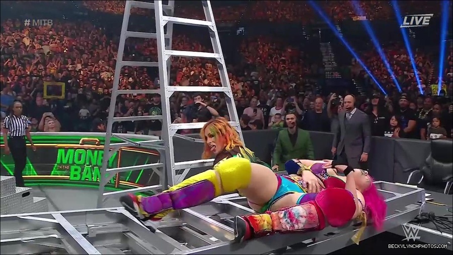 WWE_Money_In_The_Bank_2022_720p_WEB_h264-HEEL_mp4_001522187.jpg