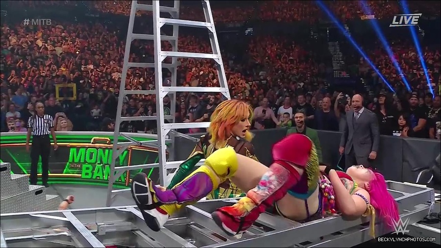 WWE_Money_In_The_Bank_2022_720p_WEB_h264-HEEL_mp4_001523387.jpg