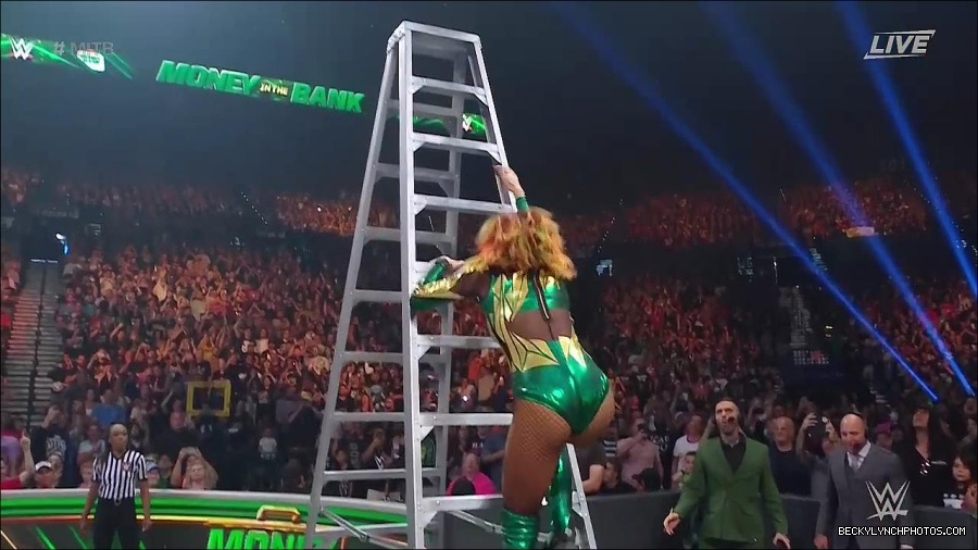 WWE_Money_In_The_Bank_2022_720p_WEB_h264-HEEL_mp4_001526187.jpg