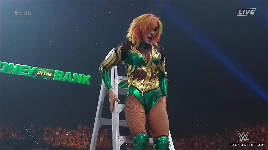 WWE_Money_In_The_Bank_2022_720p_WEB_h264-HEEL_mp4_001530187.jpg