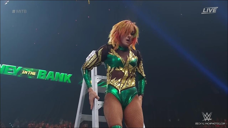 WWE_Money_In_The_Bank_2022_720p_WEB_h264-HEEL_mp4_001530587.jpg