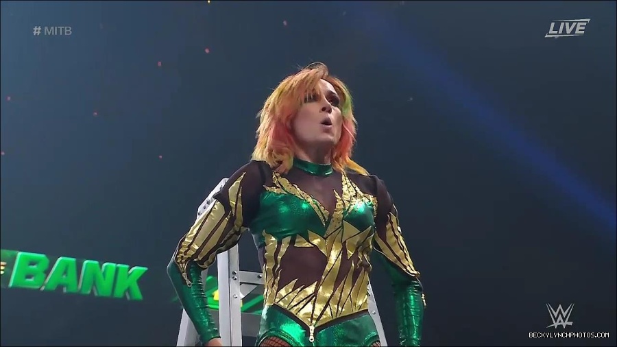 WWE_Money_In_The_Bank_2022_720p_WEB_h264-HEEL_mp4_001531787.jpg