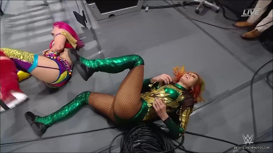 WWE_Money_In_The_Bank_2022_720p_WEB_h264-HEEL_mp4_001536587.jpg
