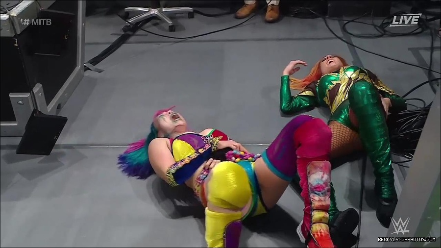 WWE_Money_In_The_Bank_2022_720p_WEB_h264-HEEL_mp4_001540187.jpg