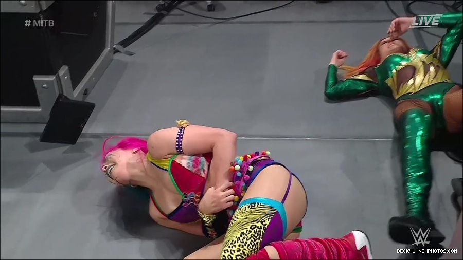 WWE_Money_In_The_Bank_2022_720p_WEB_h264-HEEL_mp4_001541387.jpg