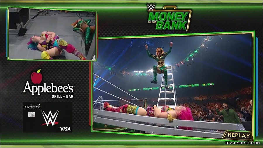 WWE_Money_In_The_Bank_2022_720p_WEB_h264-HEEL_mp4_001546987.jpg