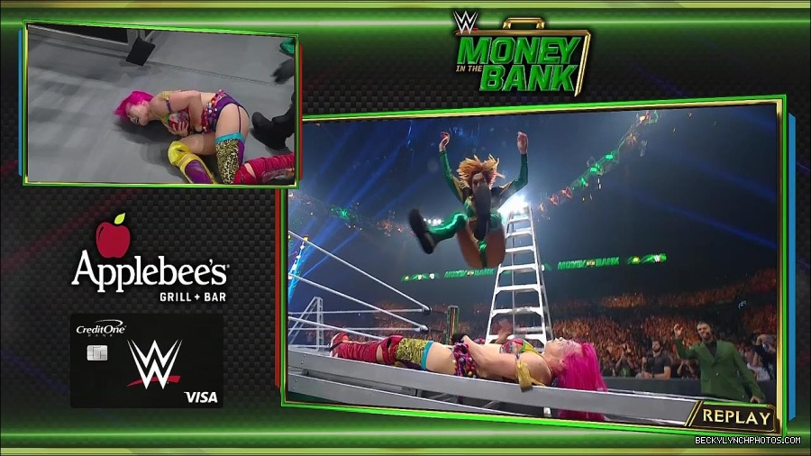 WWE_Money_In_The_Bank_2022_720p_WEB_h264-HEEL_mp4_001548987.jpg