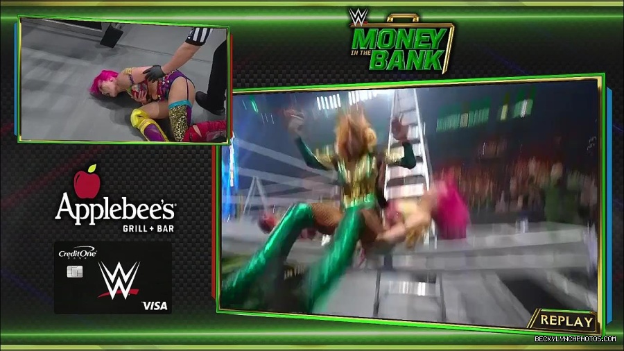 WWE_Money_In_The_Bank_2022_720p_WEB_h264-HEEL_mp4_001549387.jpg