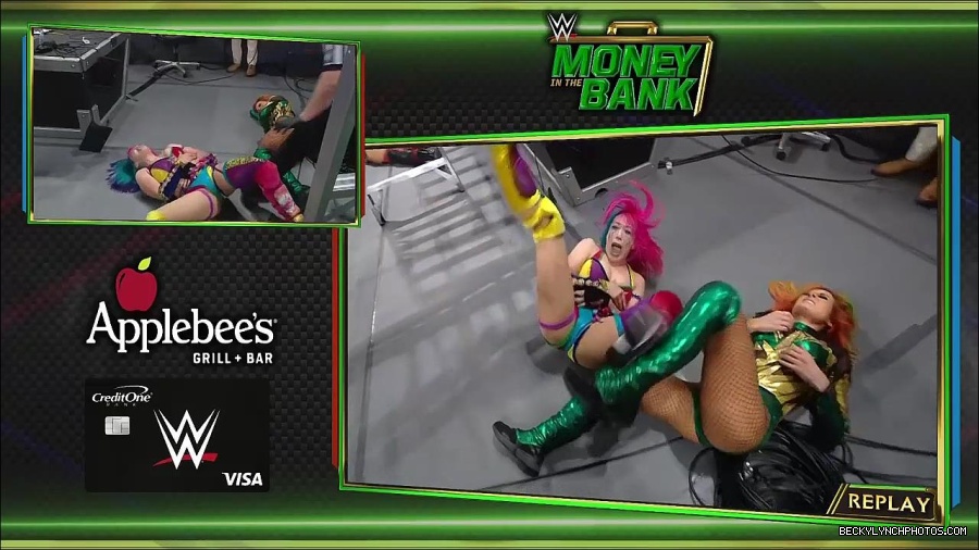 WWE_Money_In_The_Bank_2022_720p_WEB_h264-HEEL_mp4_001551387.jpg
