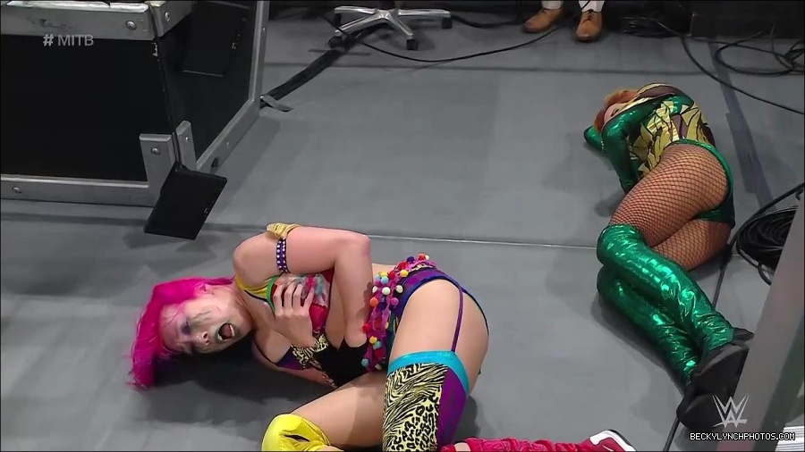 WWE_Money_In_The_Bank_2022_720p_WEB_h264-HEEL_mp4_001554187.jpg