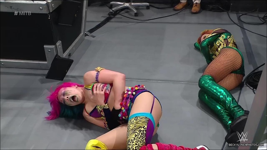 WWE_Money_In_The_Bank_2022_720p_WEB_h264-HEEL_mp4_001554587.jpg