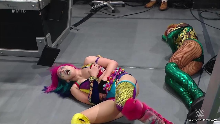WWE_Money_In_The_Bank_2022_720p_WEB_h264-HEEL_mp4_001554987.jpg