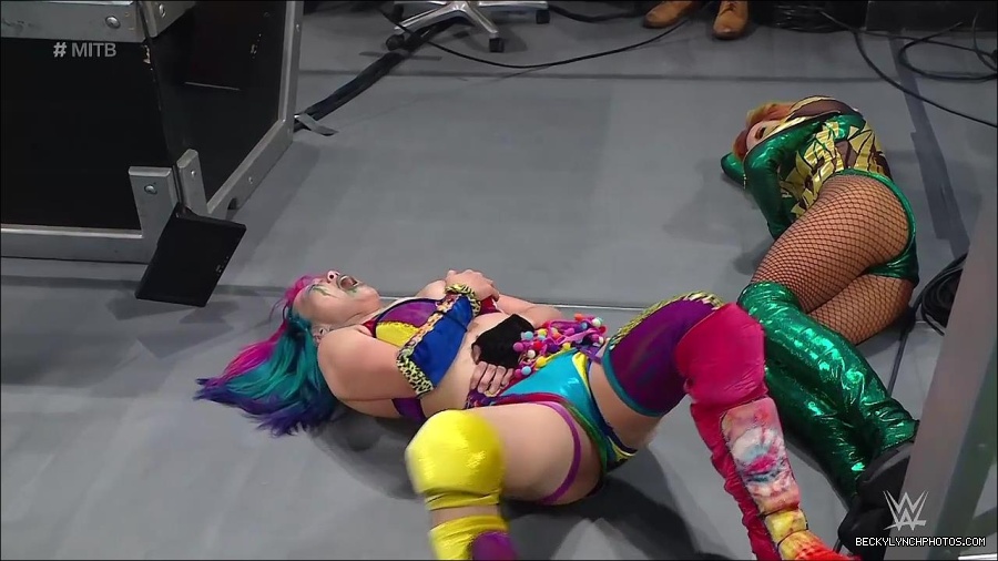 WWE_Money_In_The_Bank_2022_720p_WEB_h264-HEEL_mp4_001555787.jpg
