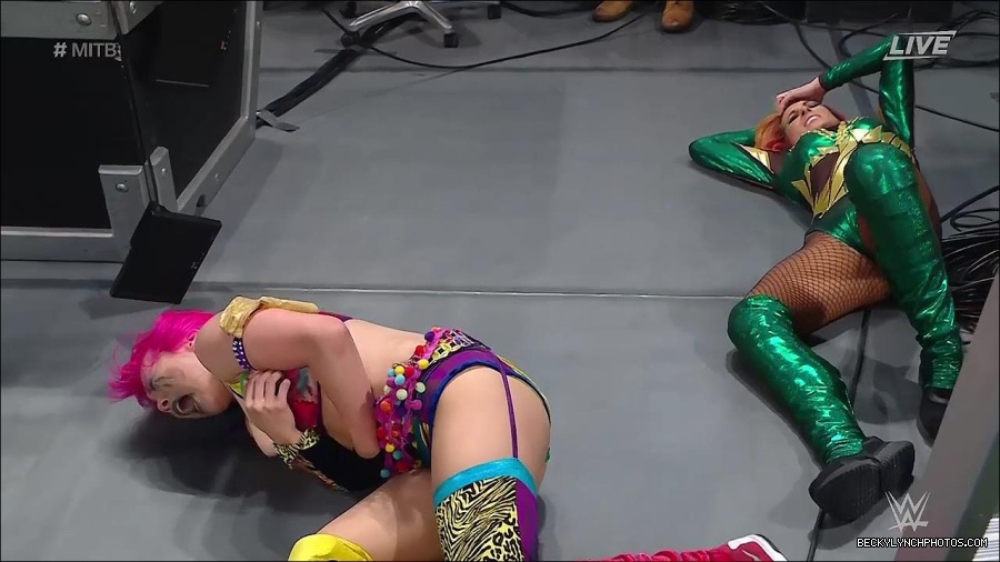 WWE_Money_In_The_Bank_2022_720p_WEB_h264-HEEL_mp4_001558987.jpg