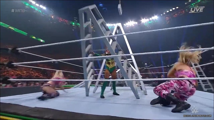 WWE_Money_In_The_Bank_2022_720p_WEB_h264-HEEL_mp4_001641387.jpg