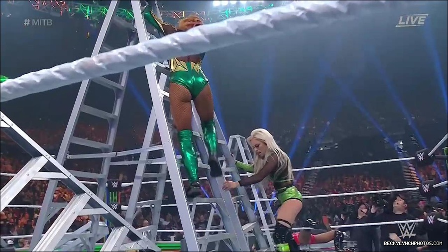 WWE_Money_In_The_Bank_2022_720p_WEB_h264-HEEL_mp4_001654187.jpg