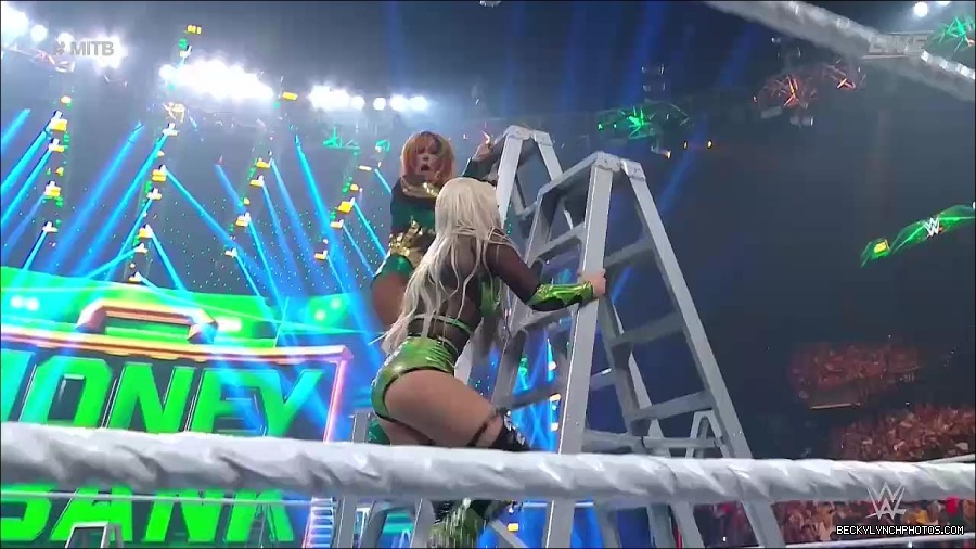 WWE_Money_In_The_Bank_2022_720p_WEB_h264-HEEL_mp4_001655787.jpg