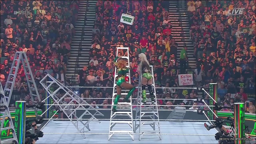 WWE_Money_In_The_Bank_2022_720p_WEB_h264-HEEL_mp4_001660187.jpg