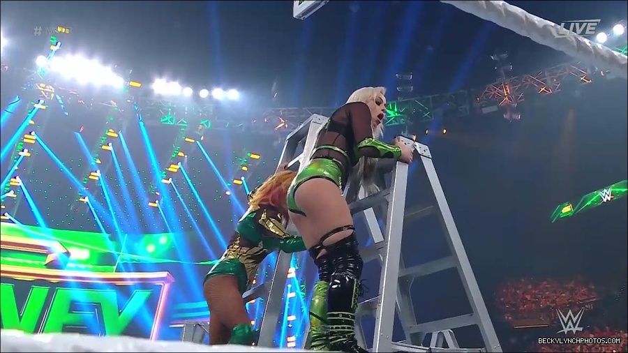 WWE_Money_In_The_Bank_2022_720p_WEB_h264-HEEL_mp4_001662187.jpg