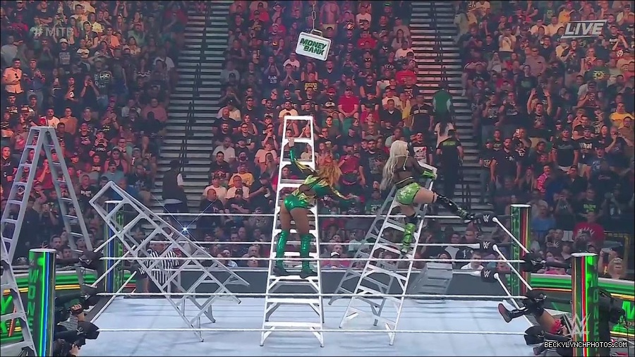 WWE_Money_In_The_Bank_2022_720p_WEB_h264-HEEL_mp4_001663787.jpg