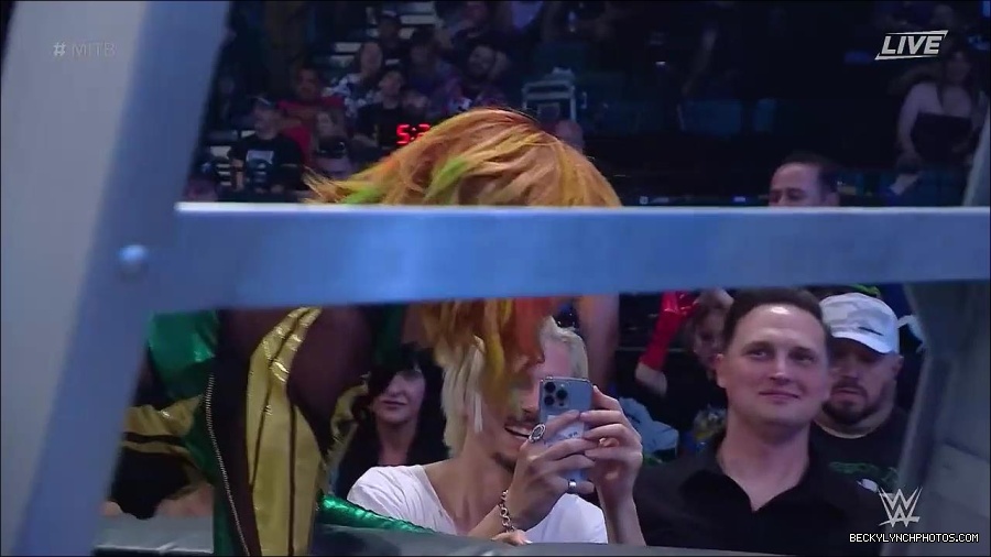 WWE_Money_In_The_Bank_2022_720p_WEB_h264-HEEL_mp4_001773421.jpg
