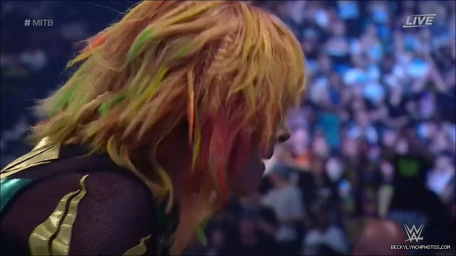 WWE_Money_In_The_Bank_2022_720p_WEB_h264-HEEL_mp4_001786221.jpg