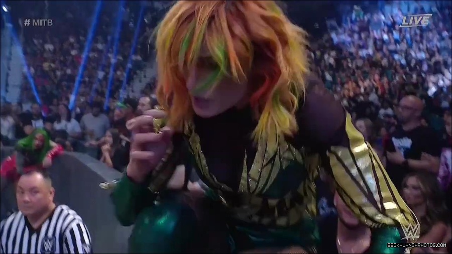 WWE_Money_In_The_Bank_2022_720p_WEB_h264-HEEL_mp4_001793421.jpg