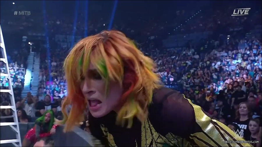 WWE_Money_In_The_Bank_2022_720p_WEB_h264-HEEL_mp4_001795021.jpg