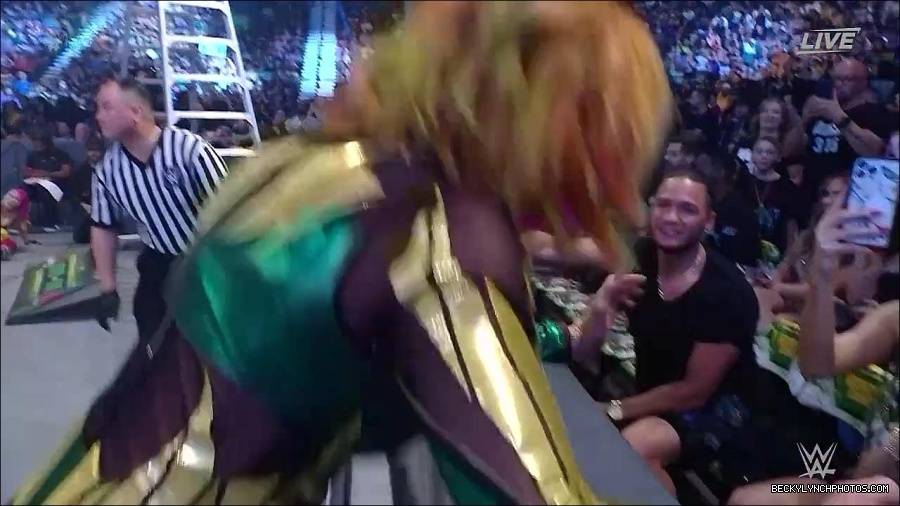WWE_Money_In_The_Bank_2022_720p_WEB_h264-HEEL_mp4_001799821.jpg