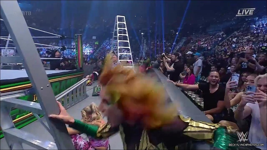 WWE_Money_In_The_Bank_2022_720p_WEB_h264-HEEL_mp4_001806221.jpg