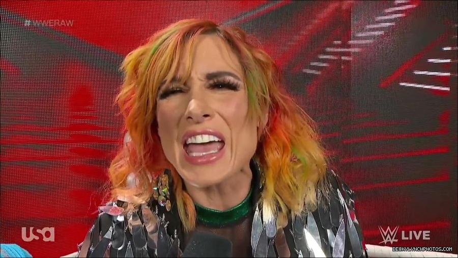 WWE_RAW_4th_July_2022_720p_WEBRip_h264_mp4_006928940.jpg
