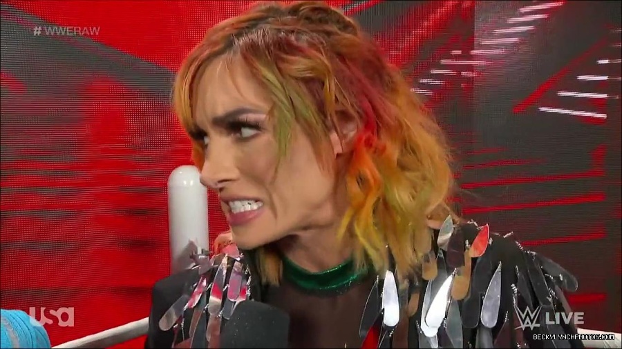 WWE_RAW_4th_July_2022_720p_WEBRip_h264_mp4_006934545.jpg