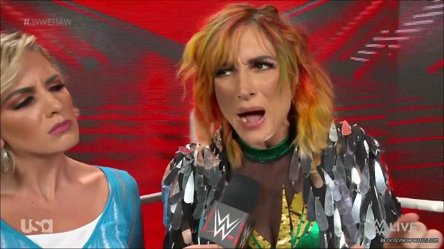 WWE_RAW_4th_July_2022_720p_WEBRip_h264_mp4_006938950.jpg