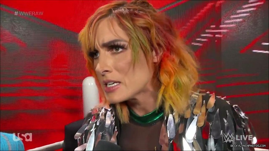 WWE_RAW_4th_July_2022_720p_WEBRip_h264_mp4_006942153.jpg