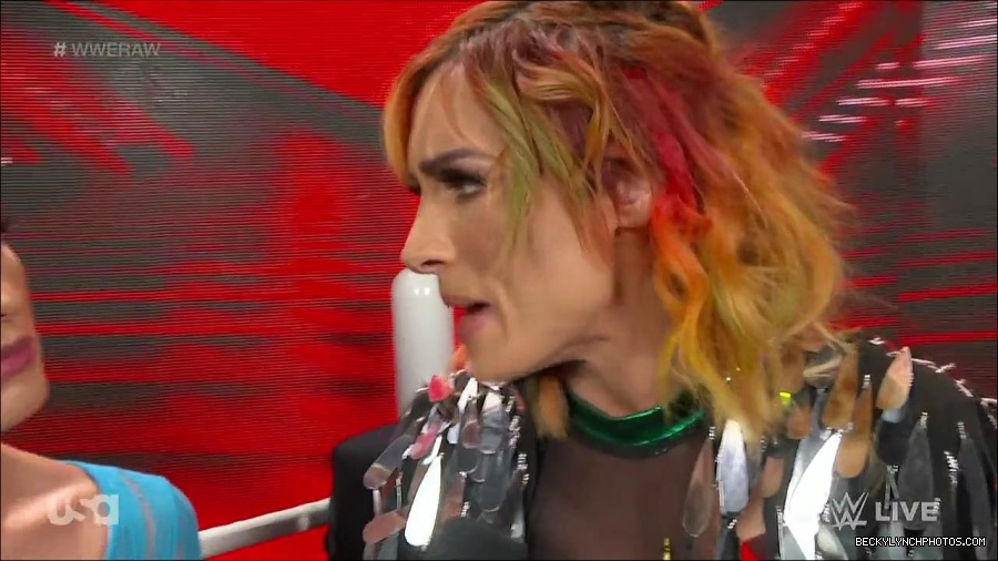 WWE_RAW_4th_July_2022_720p_WEBRip_h264_mp4_006942553.jpg