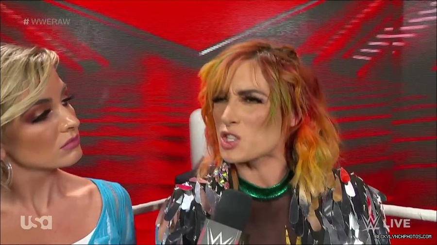 WWE_RAW_4th_July_2022_720p_WEBRip_h264_mp4_006948559.jpg