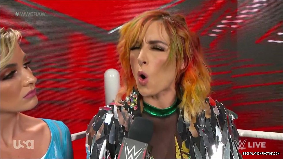 WWE_RAW_4th_July_2022_720p_WEBRip_h264_mp4_006948960.jpg