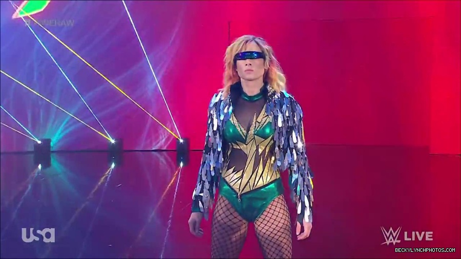 WWE_RAW_4th_July_2022_720p_WEBRip_h264_mp4_007818955.jpg