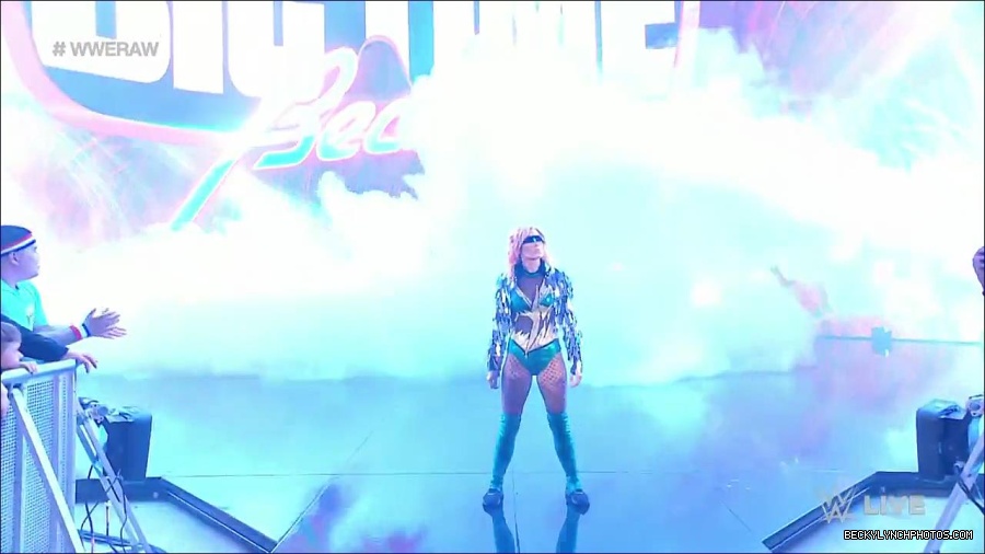 WWE_RAW_4th_July_2022_720p_WEBRip_h264_mp4_007823760.jpg