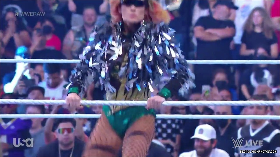 WWE_RAW_4th_July_2022_720p_WEBRip_h264_mp4_007842178.jpg