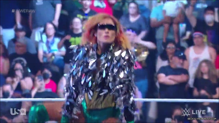 WWE_RAW_4th_July_2022_720p_WEBRip_h264_mp4_007842579.jpg
