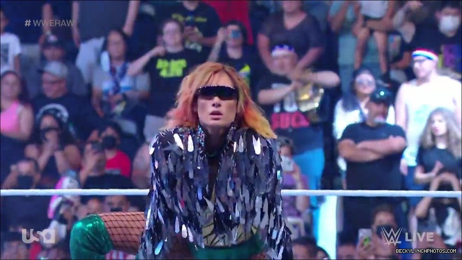 WWE_RAW_4th_July_2022_720p_WEBRip_h264_mp4_007843380.jpg