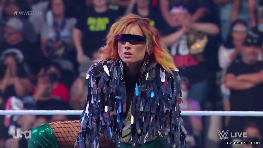 WWE_RAW_4th_July_2022_720p_WEBRip_h264_mp4_007844581.jpg
