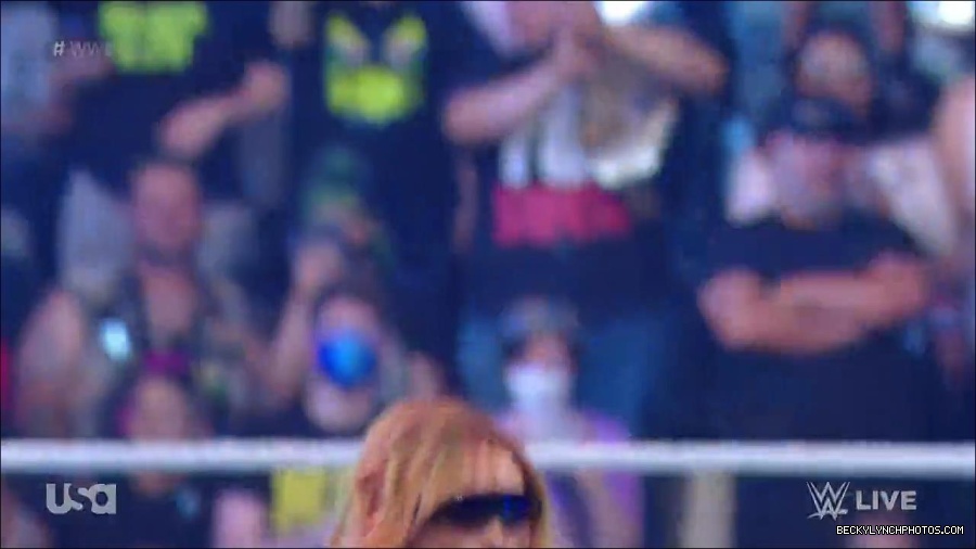 WWE_RAW_4th_July_2022_720p_WEBRip_h264_mp4_007846182.jpg