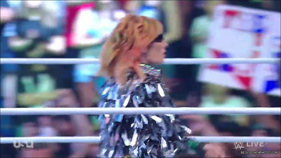 WWE_RAW_4th_July_2022_720p_WEBRip_h264_mp4_007846983.jpg