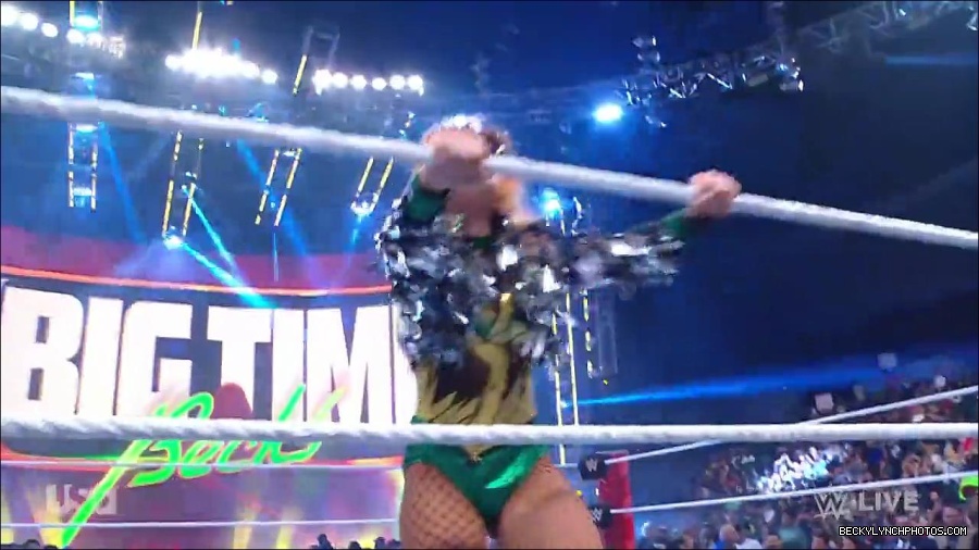 WWE_RAW_4th_July_2022_720p_WEBRip_h264_mp4_007848184.jpg