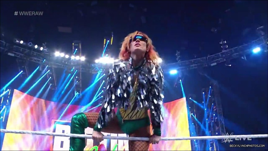 WWE_RAW_4th_July_2022_720p_WEBRip_h264_mp4_007849786.jpg