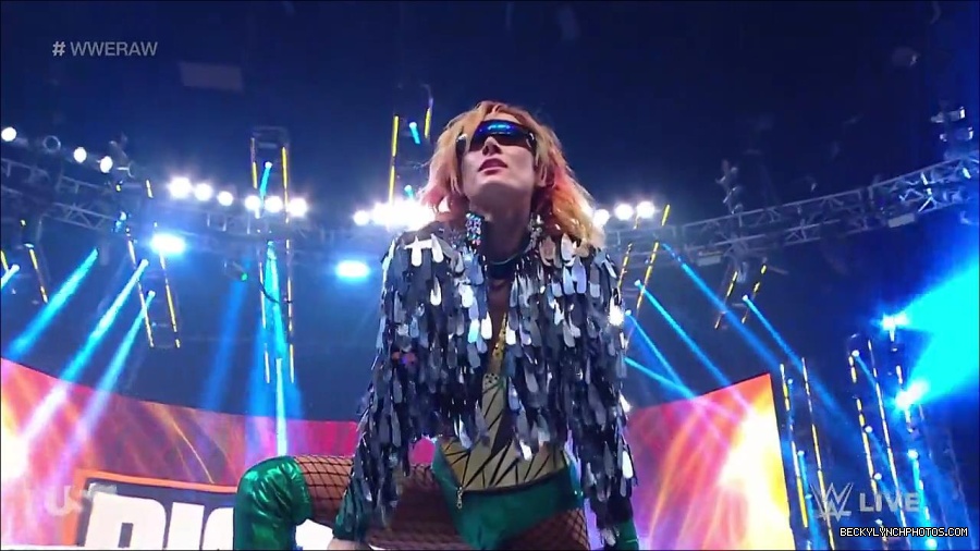 WWE_RAW_4th_July_2022_720p_WEBRip_h264_mp4_007851388.jpg