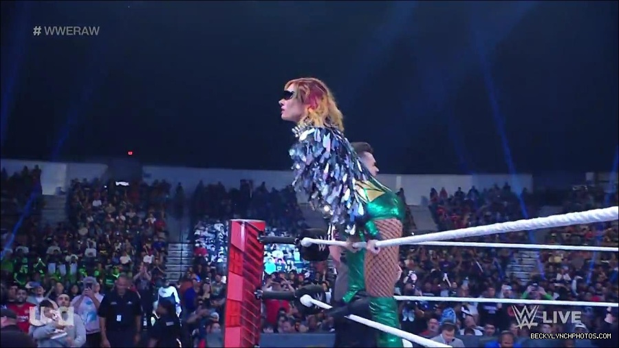 WWE_RAW_4th_July_2022_720p_WEBRip_h264_mp4_007856593.jpg